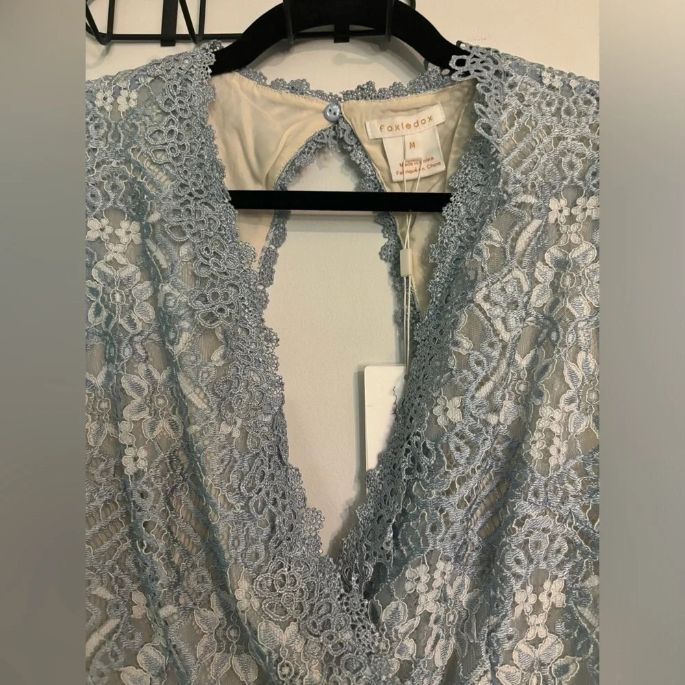 NWT Foxiedox Womens Sz Med Blue Lace Sleeveless Jumpsuit Faux Wrap Cropped Lined - Picture 4 of 12